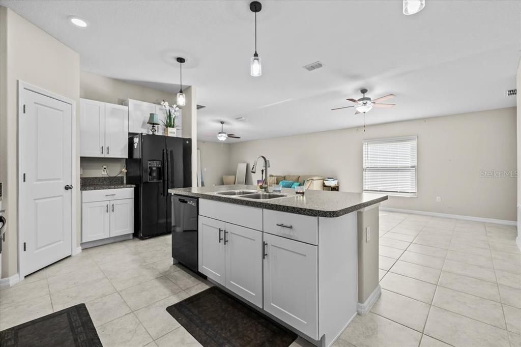 For Rent: $2,300 (4 beds, 2 baths, 1842 Square Feet)