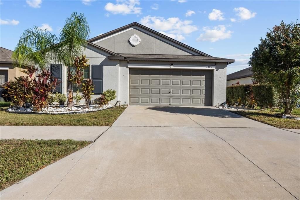 For Rent: $2,300 (4 beds, 2 baths, 1842 Square Feet)