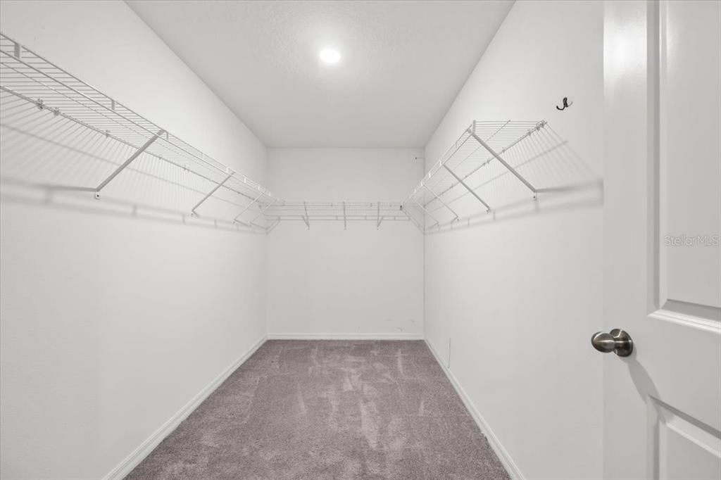 For Rent: $2,300 (4 beds, 2 baths, 1842 Square Feet)