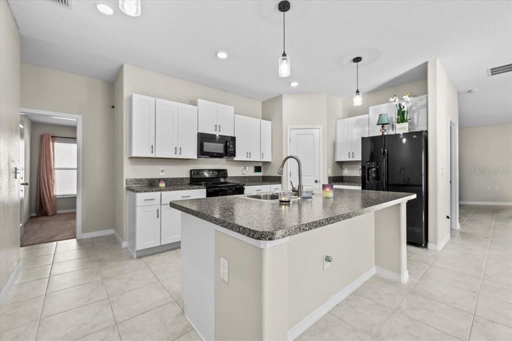 For Rent: $2,300 (4 beds, 2 baths, 1842 Square Feet)