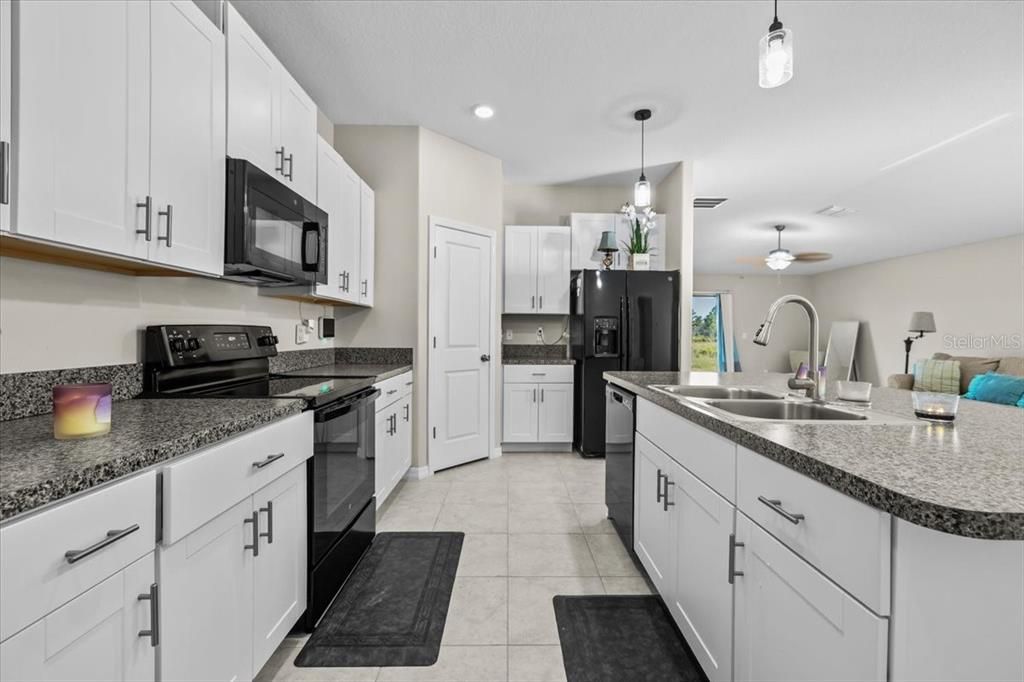 For Rent: $2,300 (4 beds, 2 baths, 1842 Square Feet)