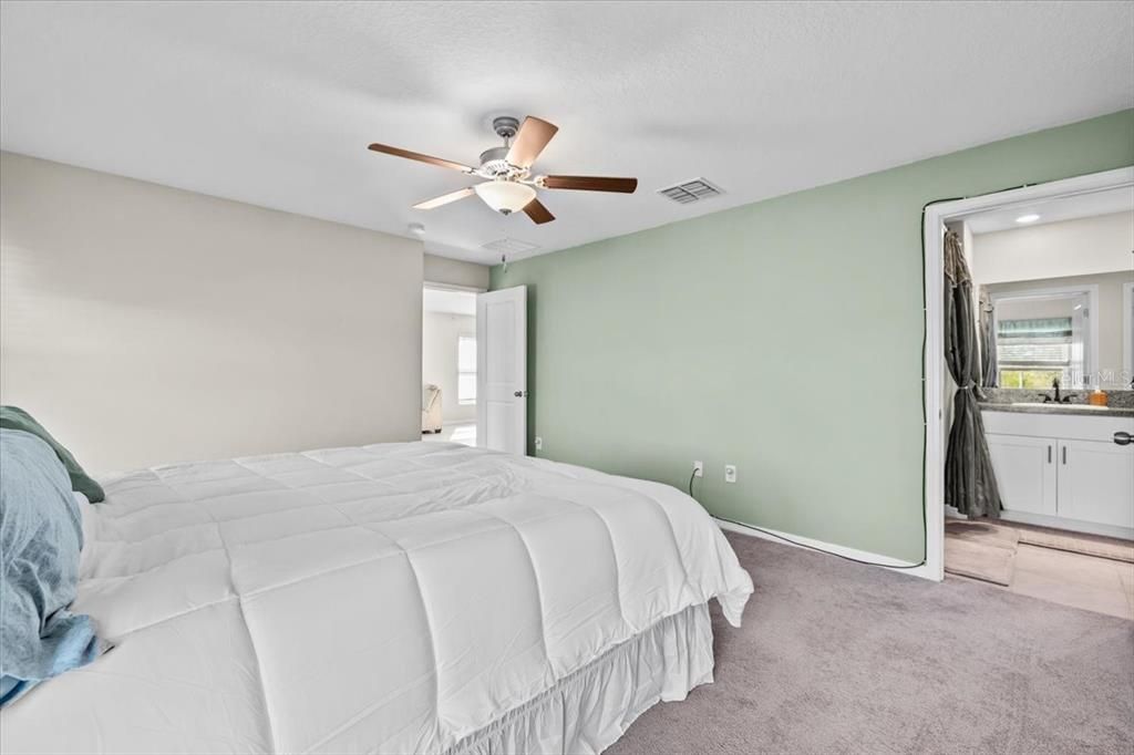 For Rent: $2,300 (4 beds, 2 baths, 1842 Square Feet)