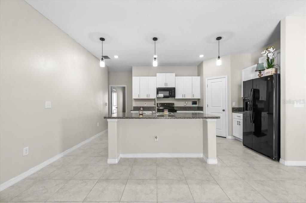 For Rent: $2,300 (4 beds, 2 baths, 1842 Square Feet)