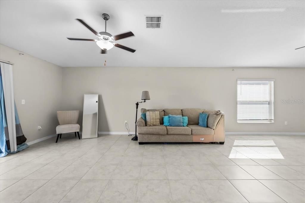 For Rent: $2,300 (4 beds, 2 baths, 1842 Square Feet)