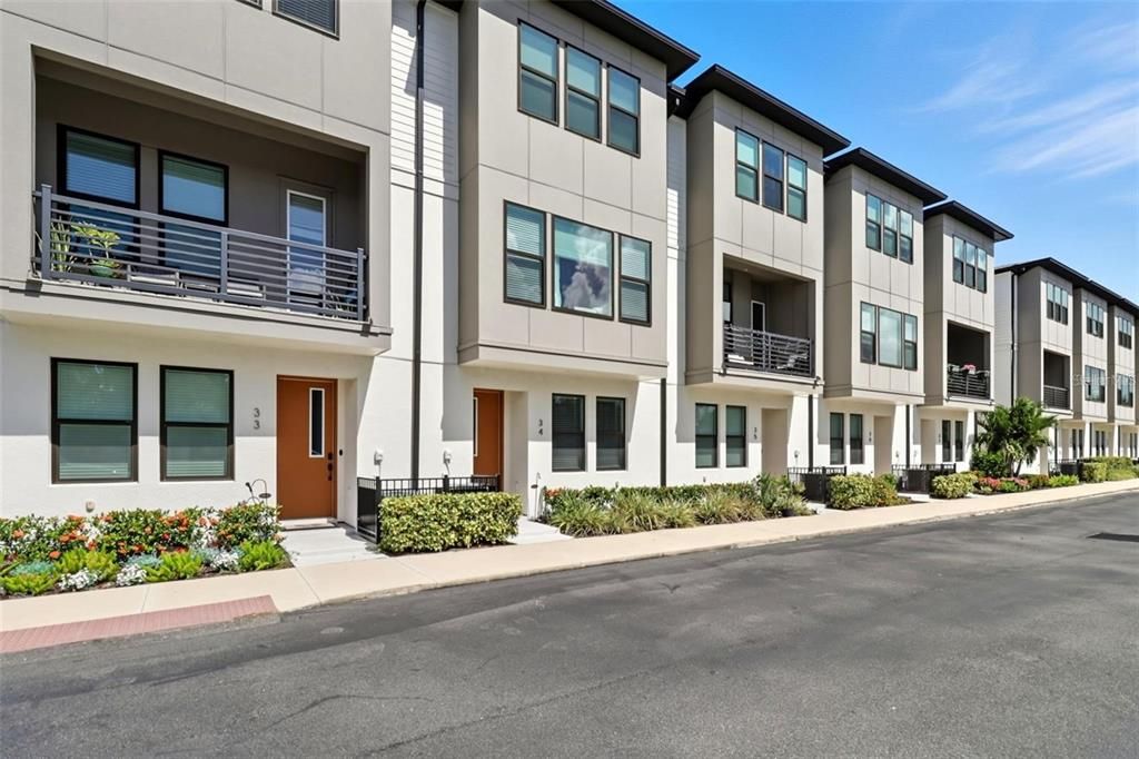 For Rent: $4,900 (3 beds, 3 baths, 2156 Square Feet)