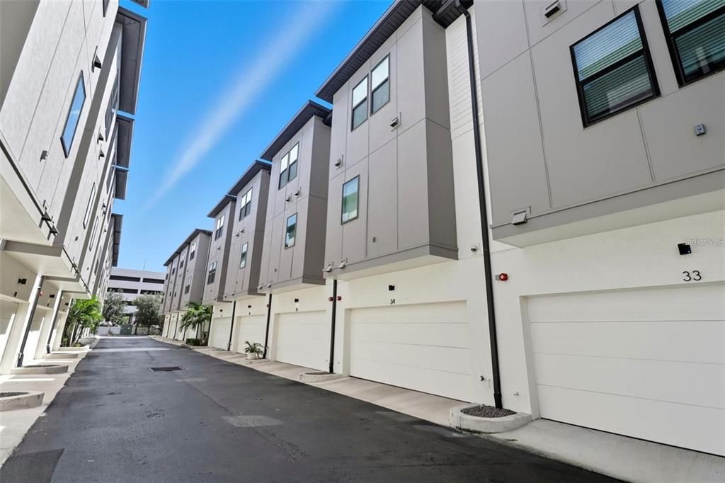 For Rent: $4,900 (3 beds, 3 baths, 2156 Square Feet)