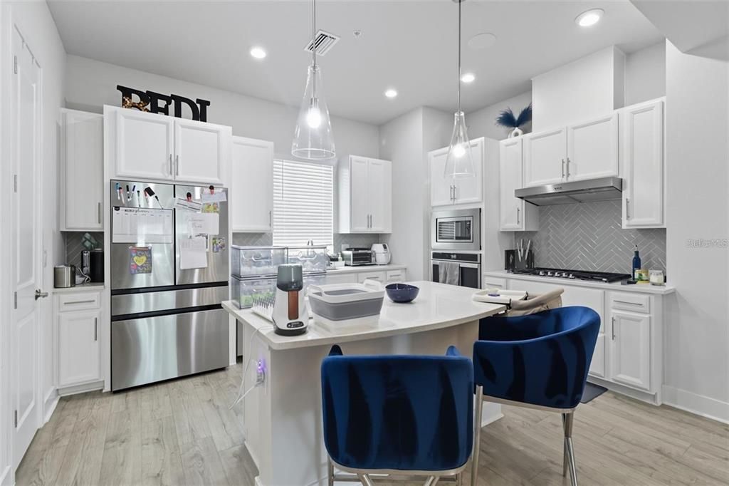 For Rent: $4,900 (3 beds, 3 baths, 2156 Square Feet)