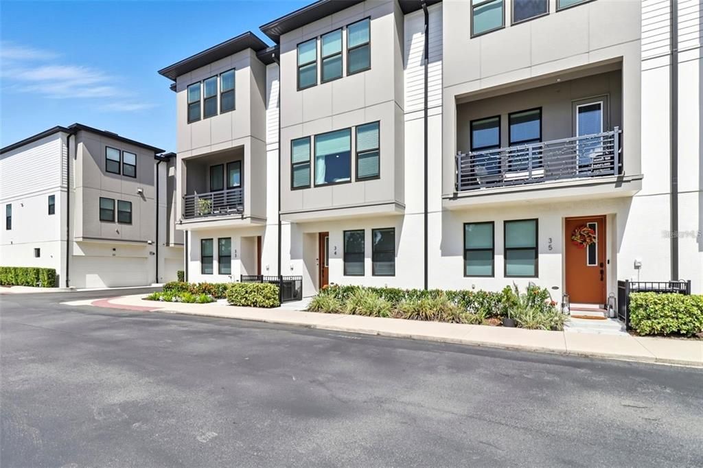 For Rent: $4,900 (3 beds, 3 baths, 2156 Square Feet)