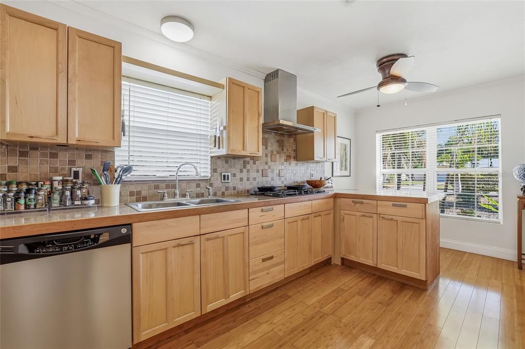 待售: $520,000 (2 贝兹, 2 浴室, 1475 平方英尺)