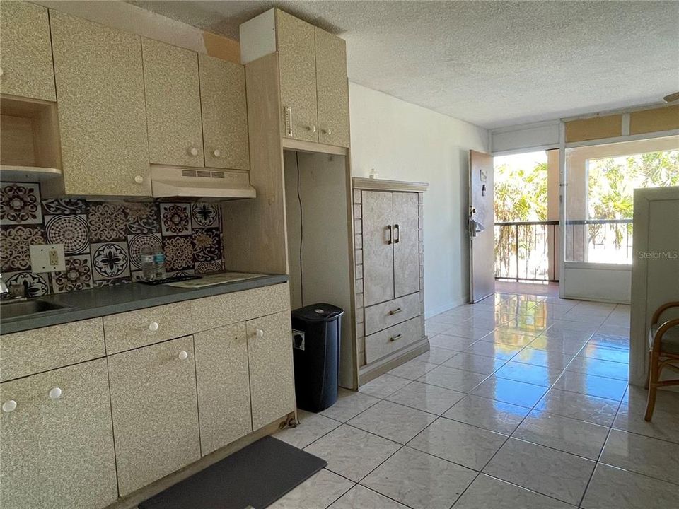 For Sale: $65,000 (1 beds, 1 baths, 375 Square Feet)