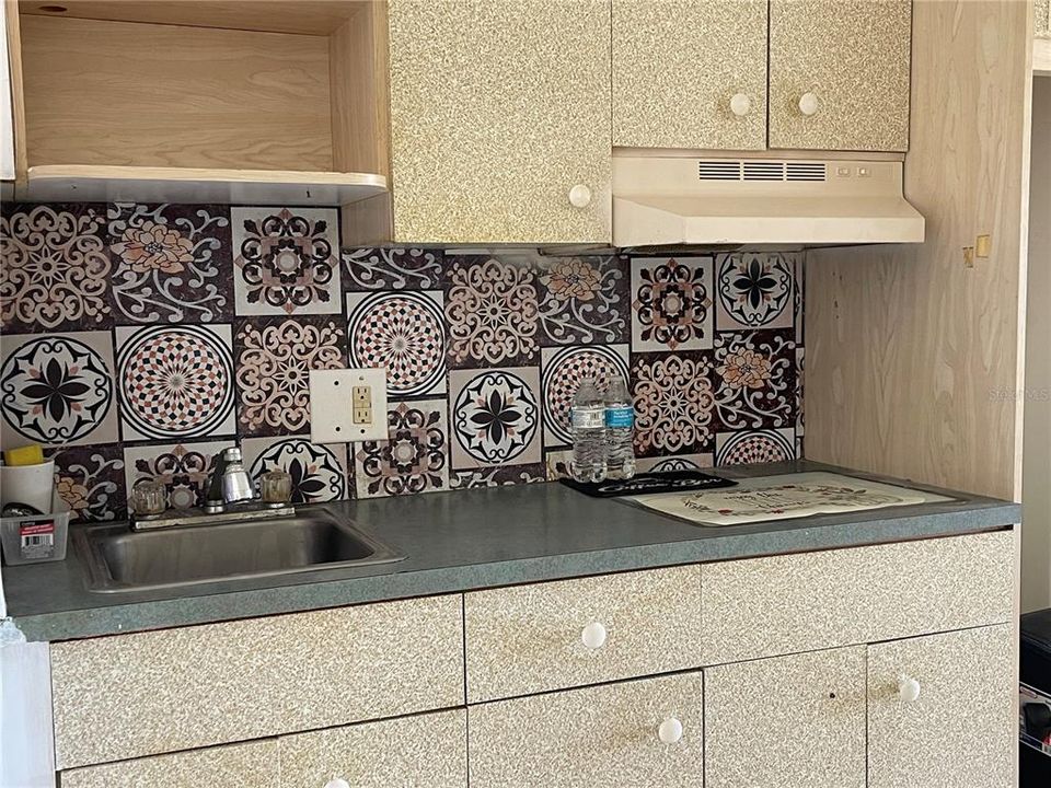 For Sale: $65,000 (1 beds, 1 baths, 375 Square Feet)