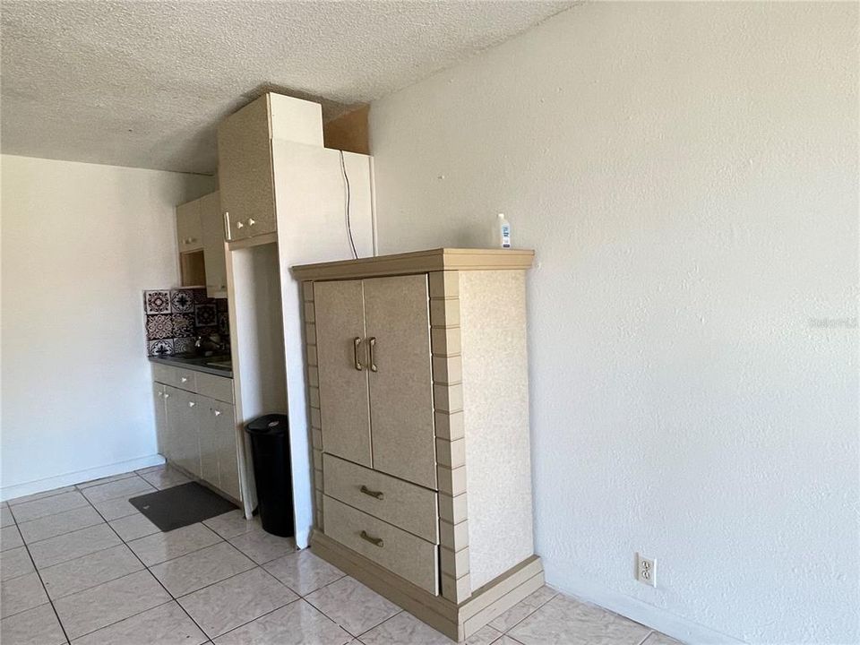 For Sale: $65,000 (1 beds, 1 baths, 375 Square Feet)