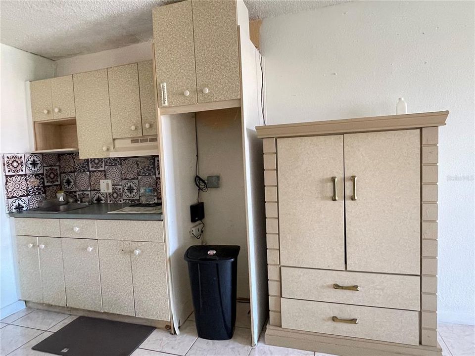 For Sale: $65,000 (1 beds, 1 baths, 375 Square Feet)