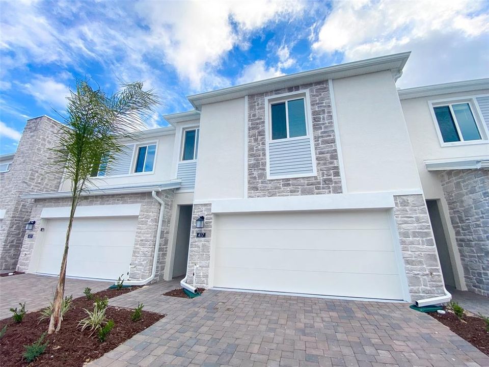 For Rent: $2,380 (4 beds, 3 baths, 1954 Square Feet)