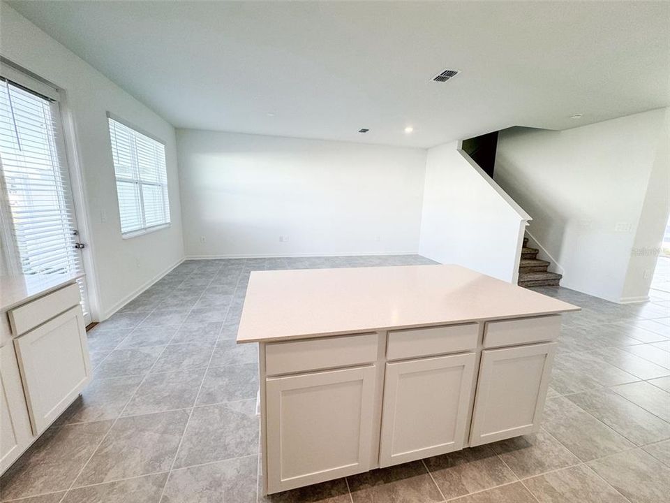 For Rent: $2,380 (4 beds, 3 baths, 1954 Square Feet)