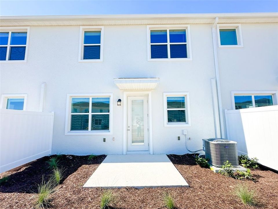 For Rent: $2,380 (4 beds, 3 baths, 1954 Square Feet)