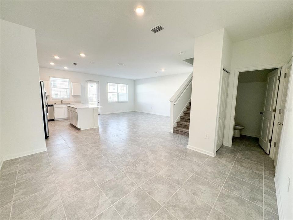 For Rent: $2,380 (4 beds, 3 baths, 1954 Square Feet)