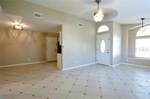 For Rent: $2,350 (3 beds, 2 baths, 1183 Square Feet)