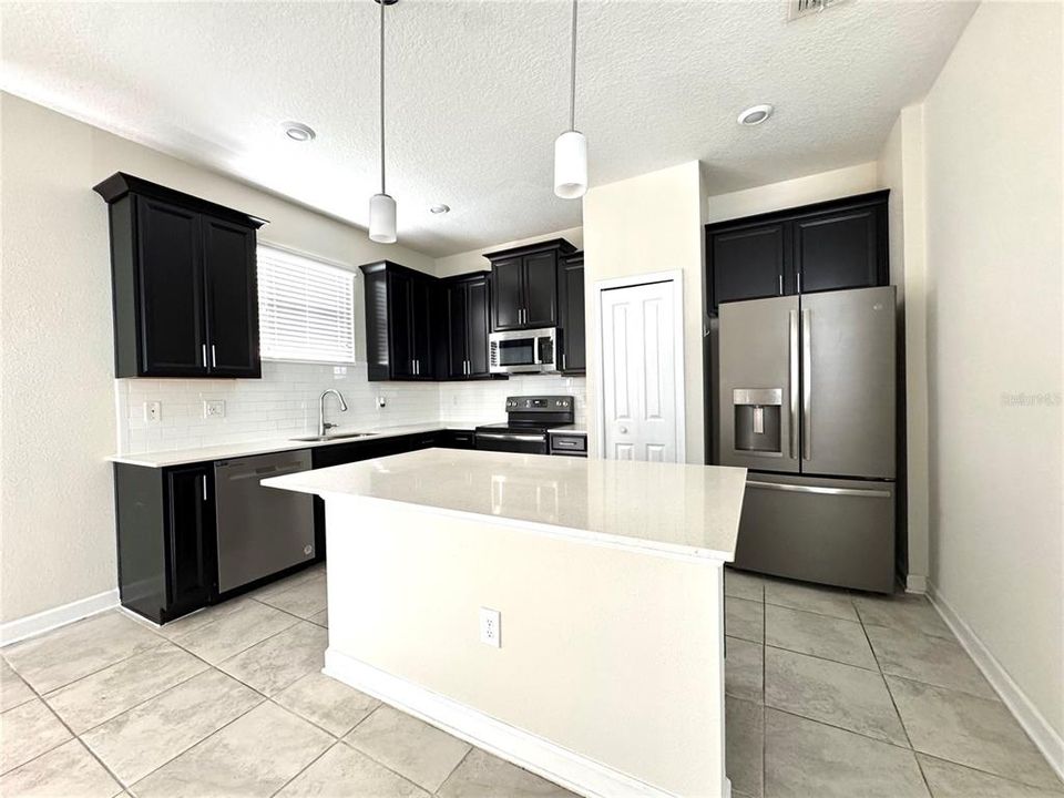 В аренду: $2,500 (3 спален, 2 ванн, 1848 Квадратных фут)