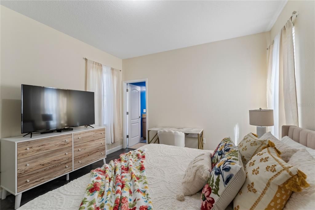 For Sale: $539,000 (5 beds, 5 baths, 3015 Square Feet)