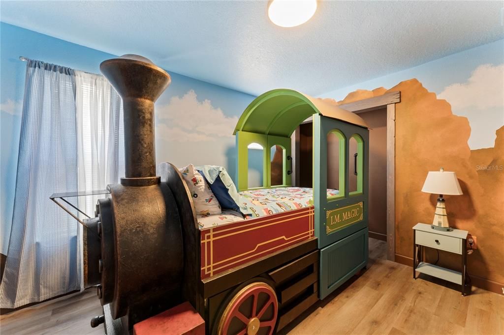 For Sale: $539,000 (5 beds, 5 baths, 3015 Square Feet)