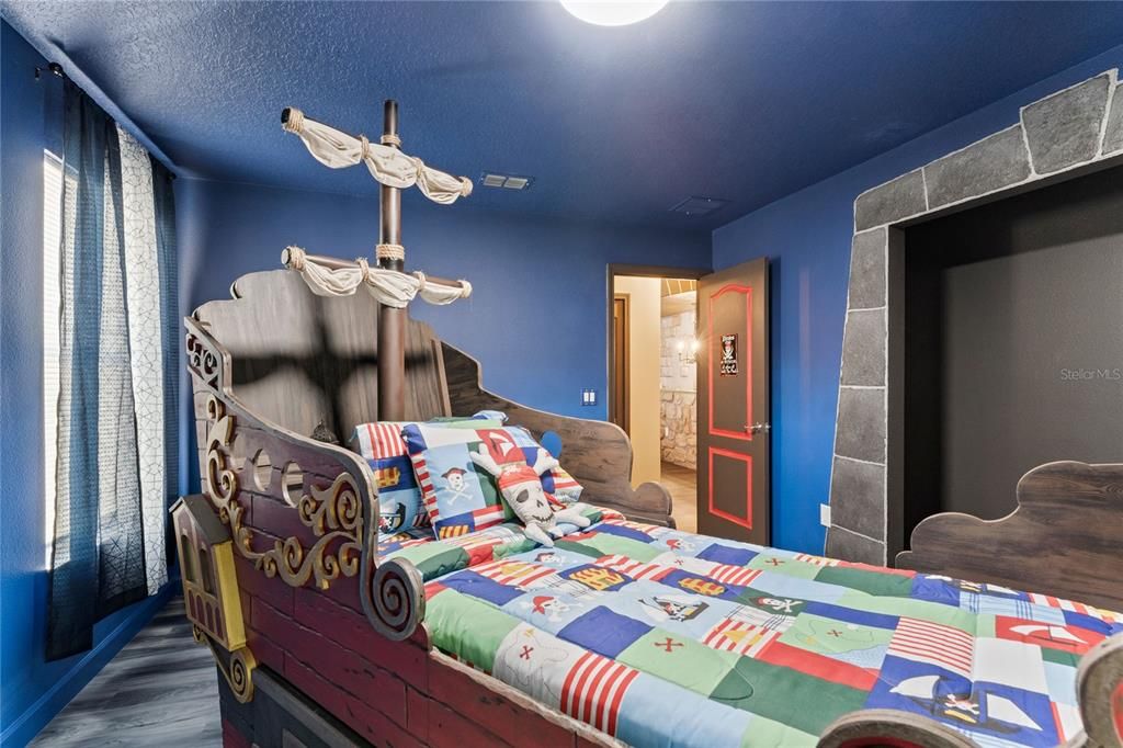 For Sale: $539,000 (5 beds, 5 baths, 3015 Square Feet)