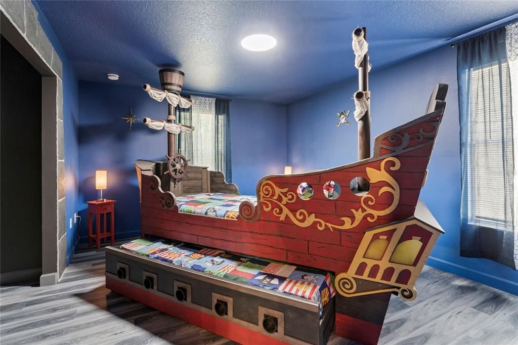 For Sale: $539,000 (5 beds, 5 baths, 3015 Square Feet)