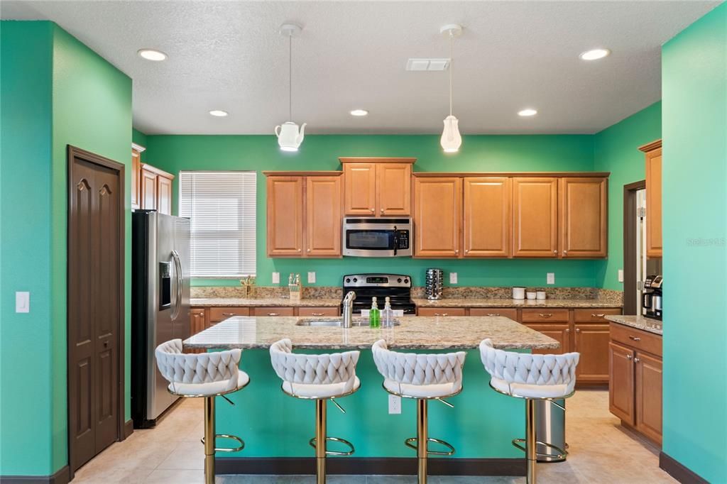 For Sale: $539,000 (5 beds, 5 baths, 3015 Square Feet)