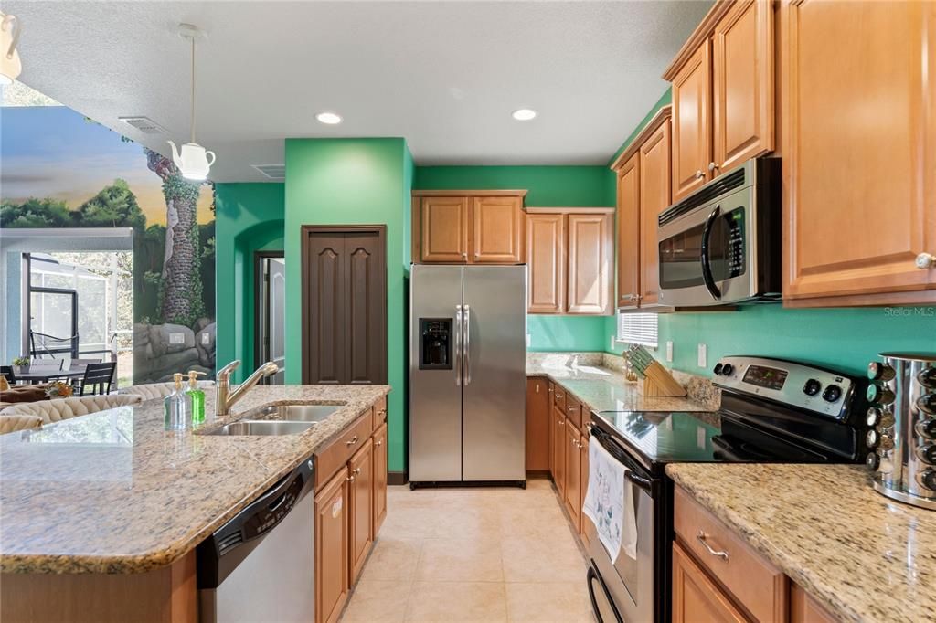 For Sale: $539,000 (5 beds, 5 baths, 3015 Square Feet)