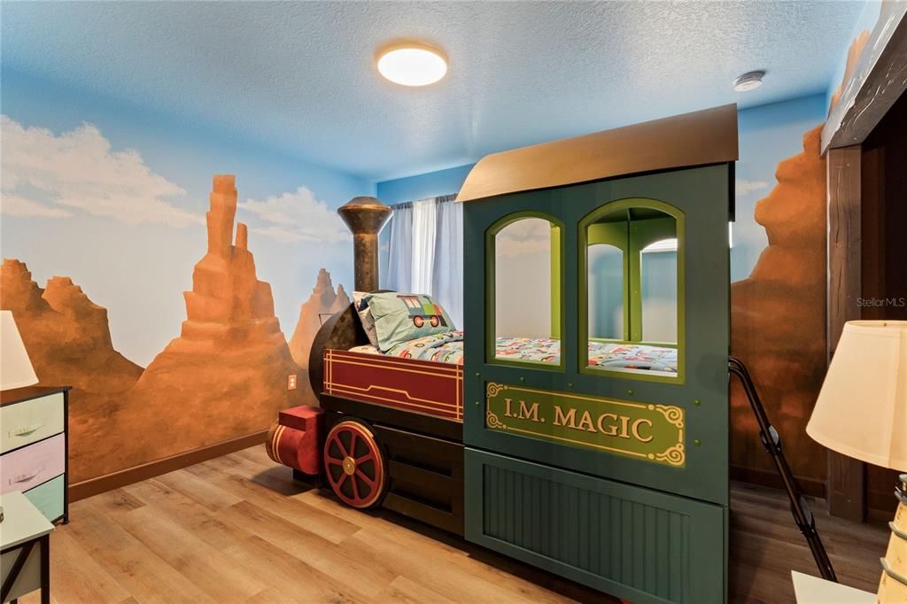 For Sale: $539,000 (5 beds, 5 baths, 3015 Square Feet)