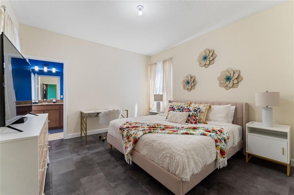 For Sale: $539,000 (5 beds, 5 baths, 3015 Square Feet)