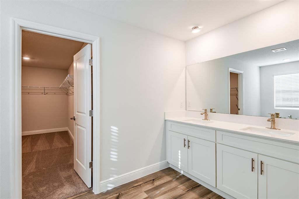 For Sale: $514,990 (5 beds, 3 baths, 2736 Square Feet)