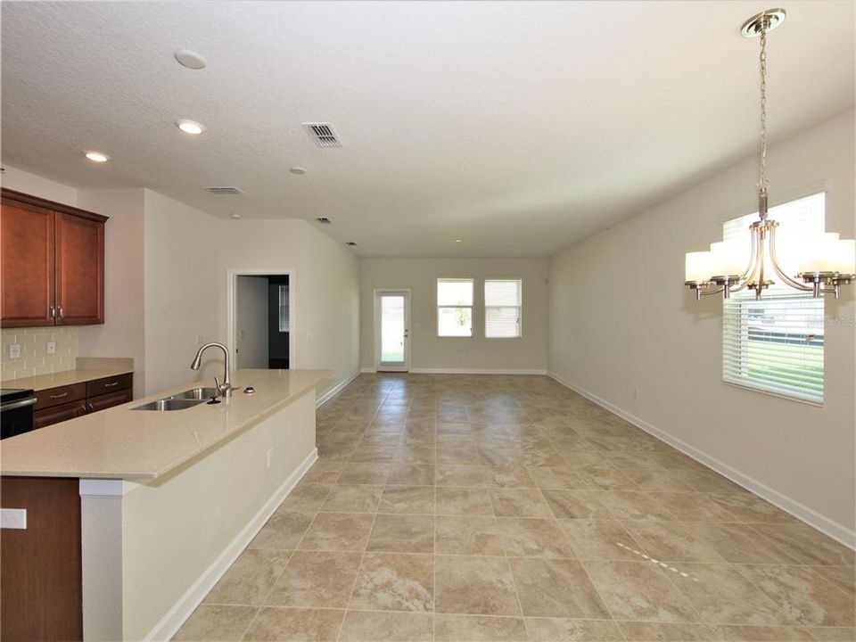 For Rent: $2,750 (5 beds, 3 baths, 2214 Square Feet)