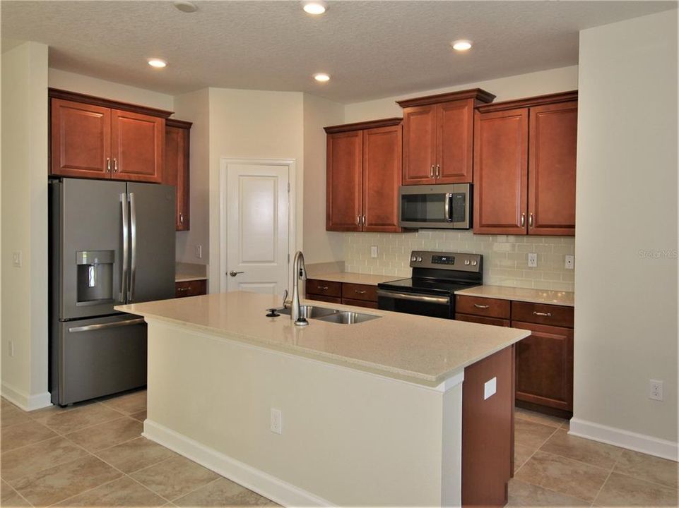 For Rent: $2,750 (5 beds, 3 baths, 2214 Square Feet)