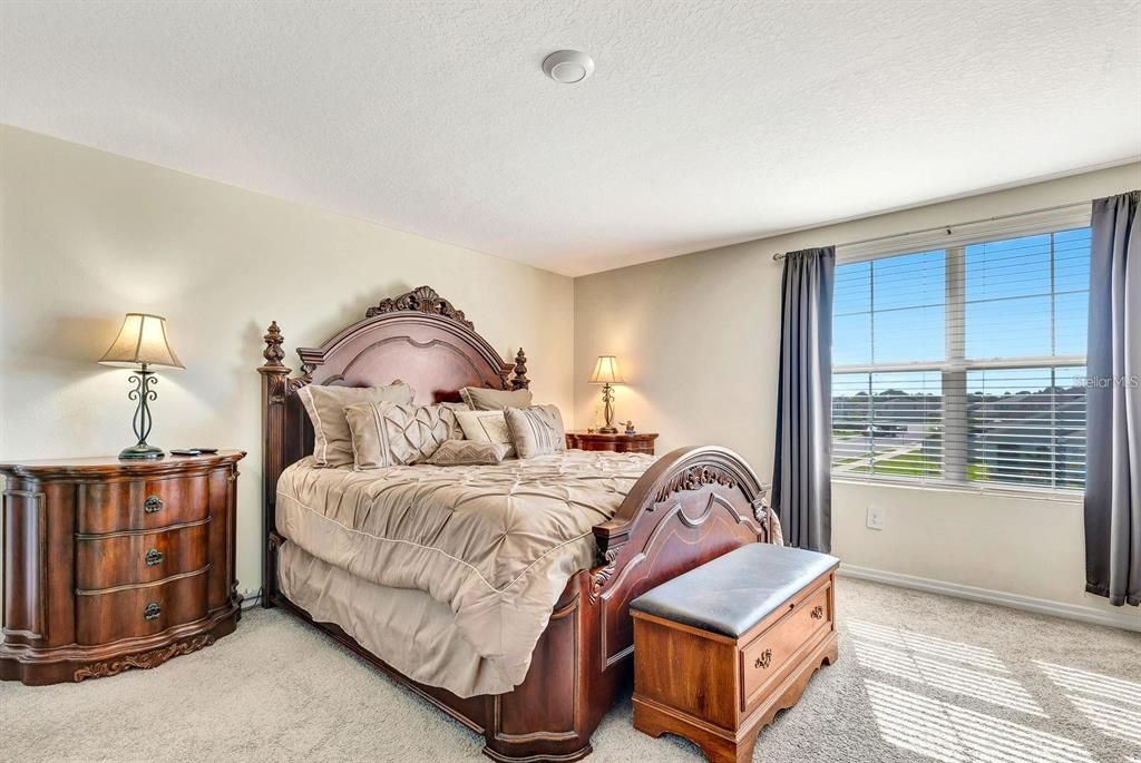 For Rent: $2,800 (3 beds, 2 baths, 1960 Square Feet)