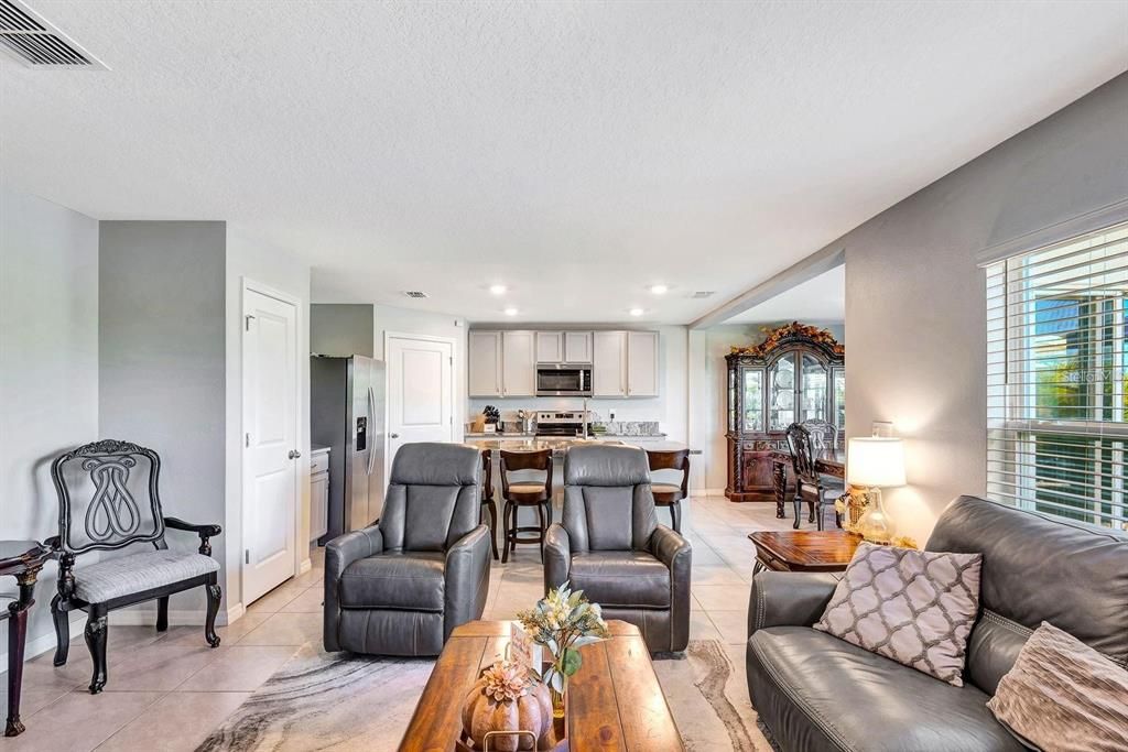 For Rent: $2,800 (3 beds, 2 baths, 1960 Square Feet)