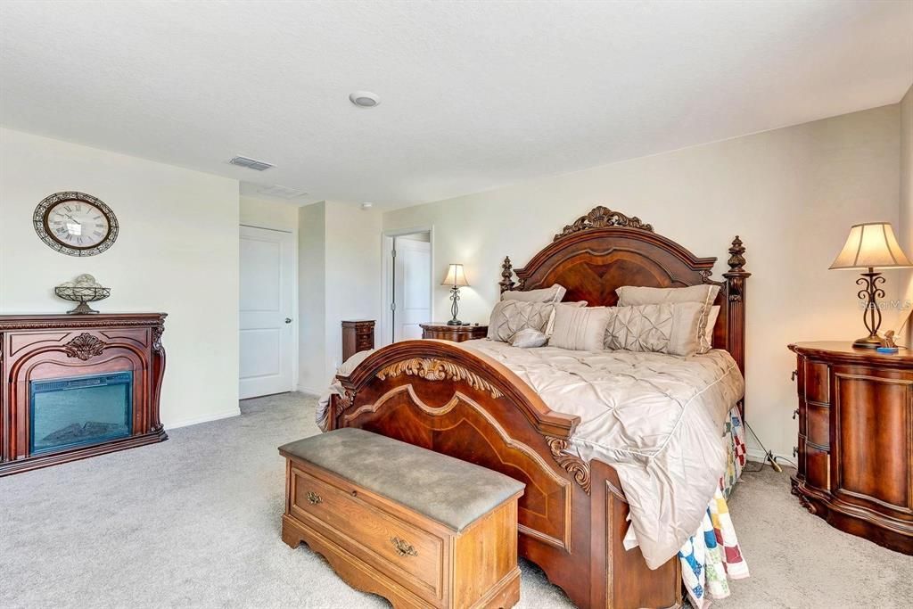 For Rent: $2,800 (3 beds, 2 baths, 1960 Square Feet)