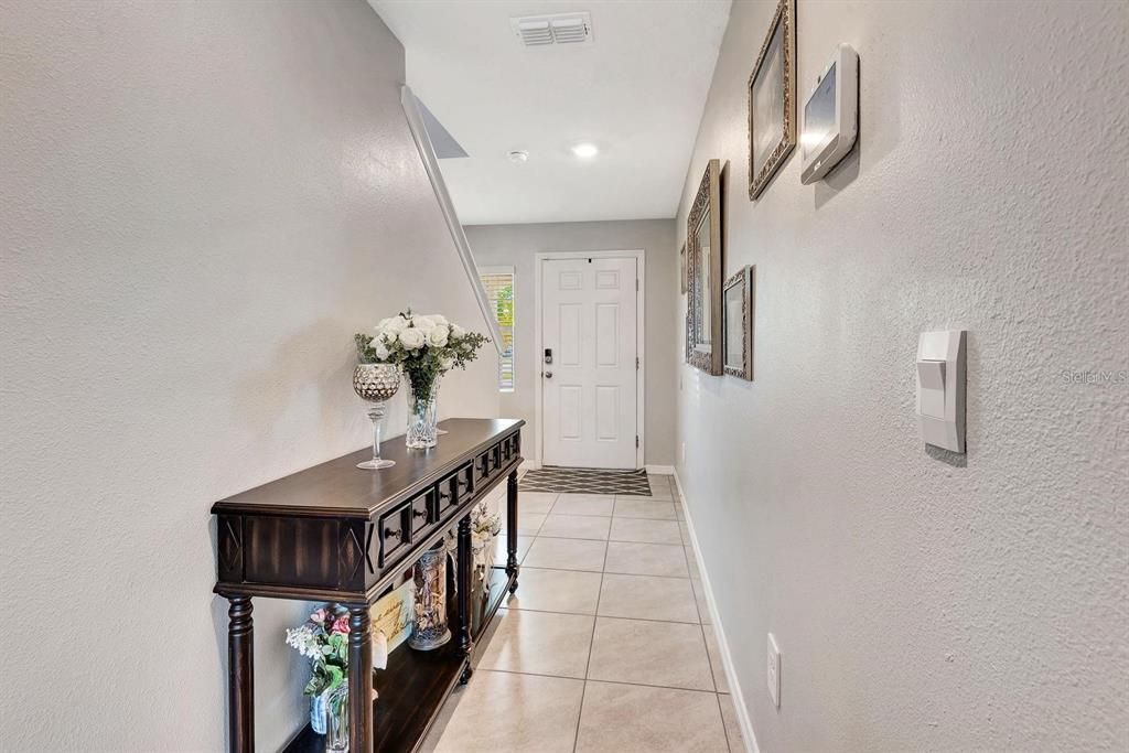 For Rent: $2,800 (3 beds, 2 baths, 1960 Square Feet)