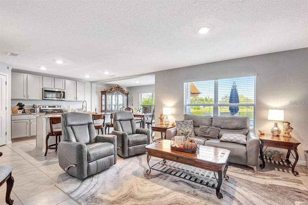 For Rent: $2,800 (3 beds, 2 baths, 1960 Square Feet)