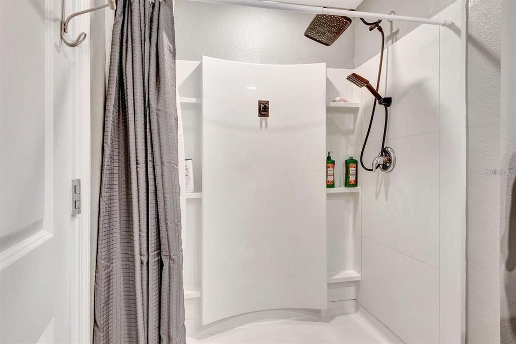 For Rent: $2,800 (3 beds, 2 baths, 1960 Square Feet)