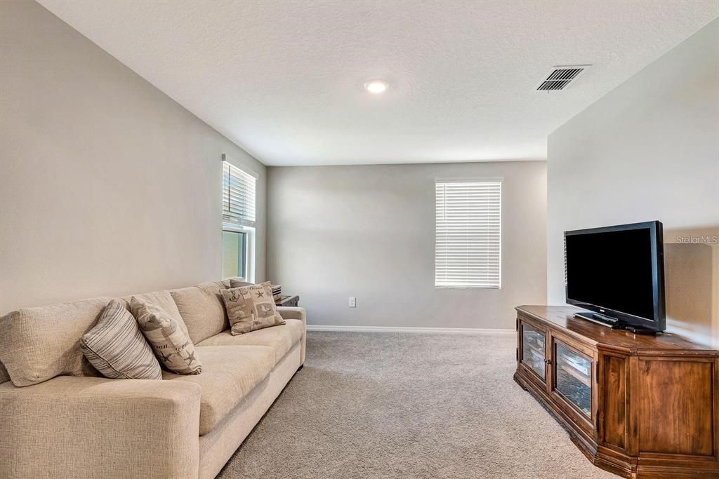 For Rent: $2,800 (3 beds, 2 baths, 1960 Square Feet)