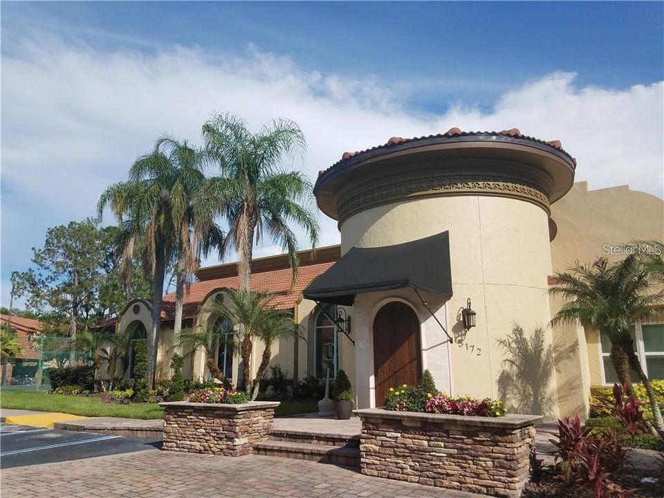 For Rent: $1,300 (1 beds, 1 baths, 711 Square Feet)