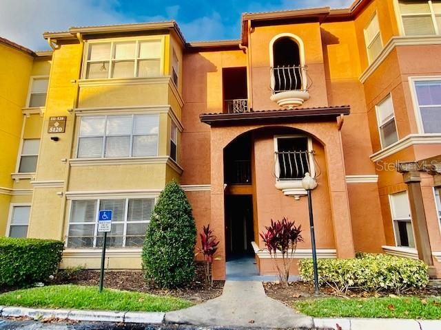 For Rent: $1,300 (1 beds, 1 baths, 711 Square Feet)