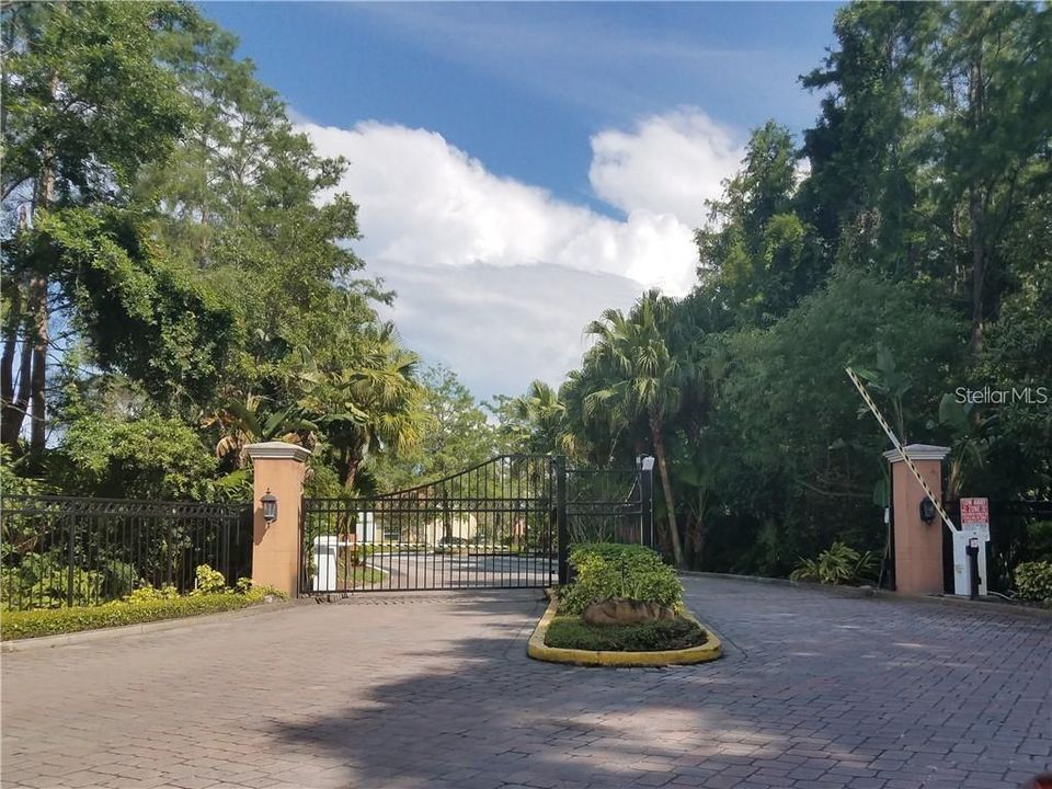 For Rent: $1,300 (1 beds, 1 baths, 711 Square Feet)