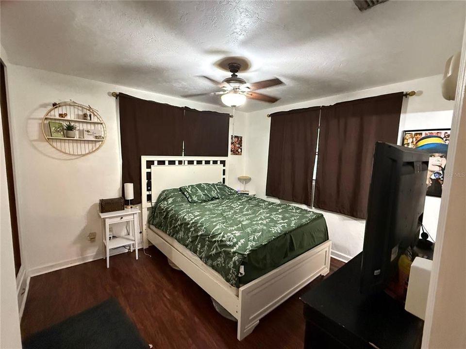 待售: $260,000 (3 贝兹, 2 浴室, 1304 平方英尺)