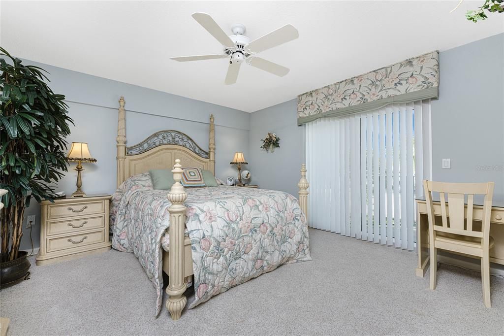 For Sale: $599,900 (2 beds, 3 baths, 1217 Square Feet)