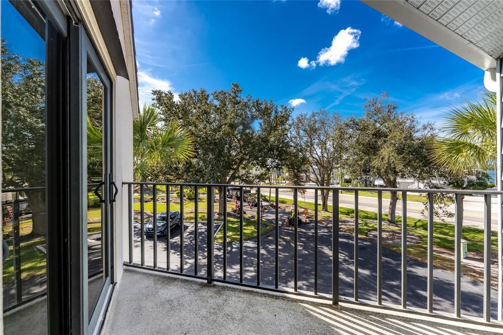 For Sale: $599,900 (2 beds, 3 baths, 1217 Square Feet)