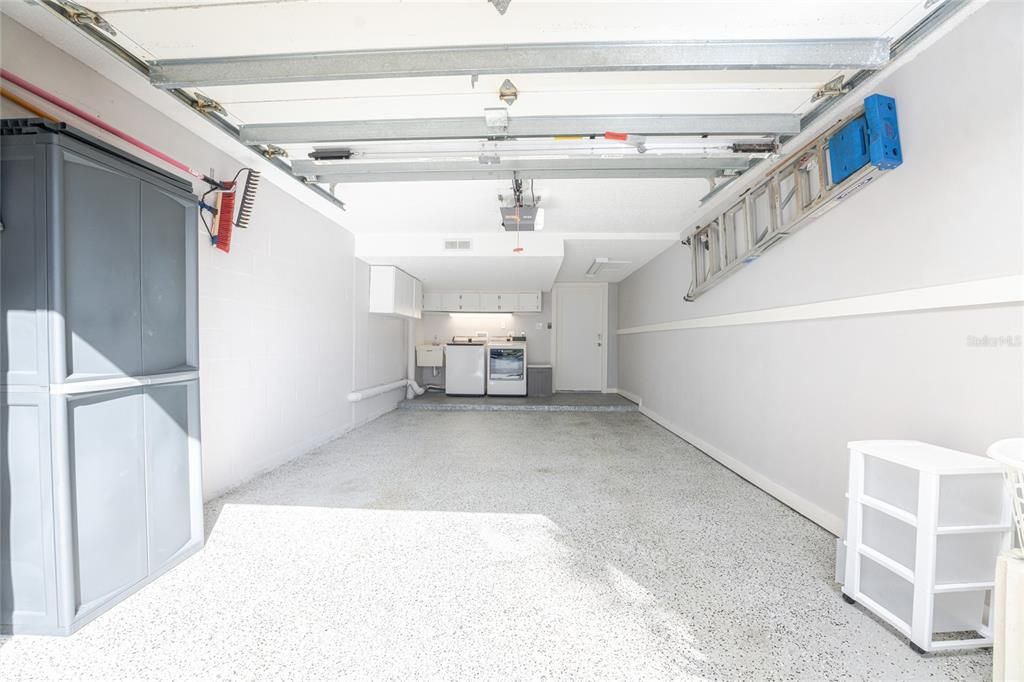 For Sale: $599,900 (2 beds, 3 baths, 1217 Square Feet)