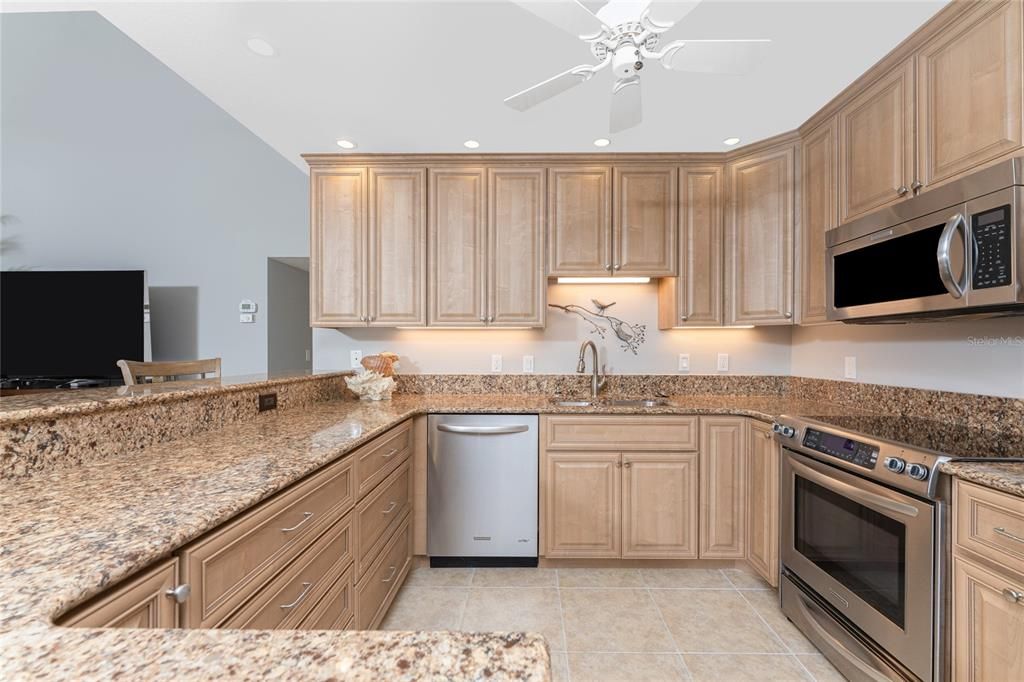 For Sale: $599,900 (2 beds, 3 baths, 1217 Square Feet)