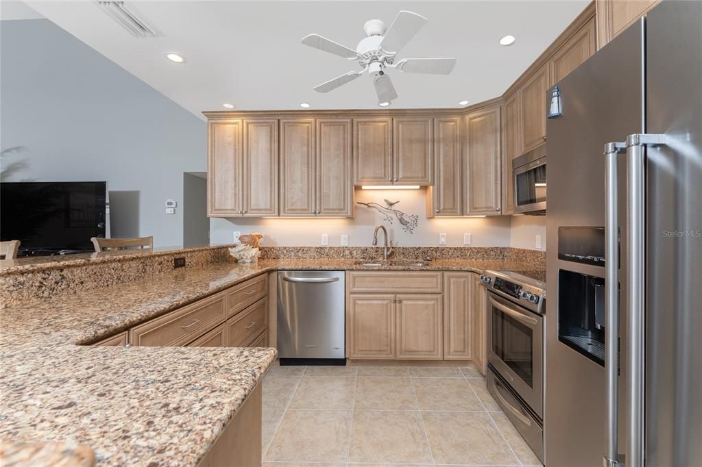 For Sale: $599,900 (2 beds, 3 baths, 1217 Square Feet)